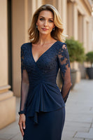 Load image into Gallery viewer, Navy Mermaid V-Neck Ruched Long Mother of the Bride Dress with Appliques