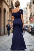 Load image into Gallery viewer, Plum Sheath One Shoulder Ruched Long Mother of the Bride Dress with Appliques