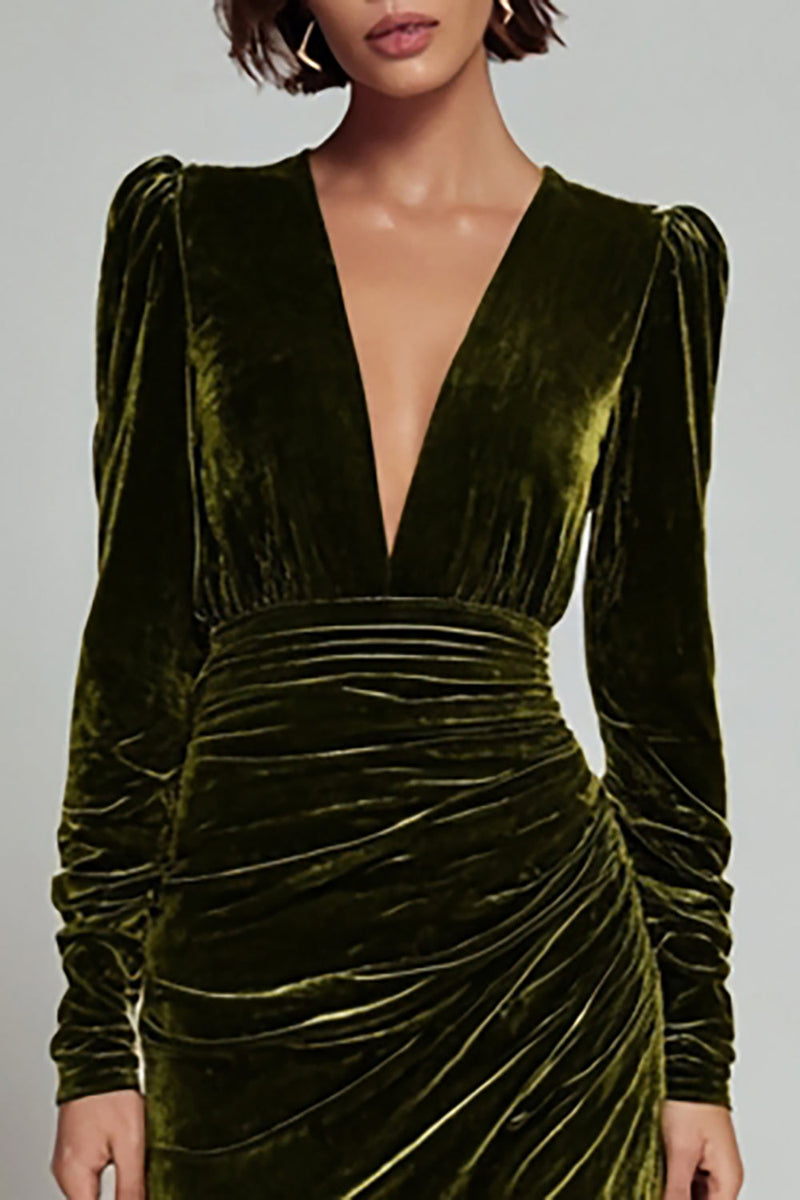 Load image into Gallery viewer, Olive Sheath Velvet Ruched Long Sleeves Holiday Party Dress with Slit