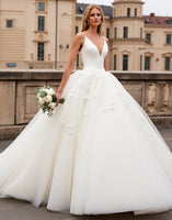 Load image into Gallery viewer, Ivory Organza Sweep Train V Neck Ball Gwon Wedding Dress