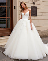 Load image into Gallery viewer, Ivory Organza Sweep Train V Neck Ball Gwon Wedding Dress