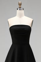 Load image into Gallery viewer, Black White Strapless Sheath Short Cocktail Dress with Ruffles