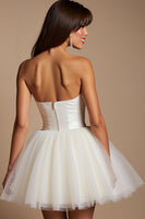 Load image into Gallery viewer, White A Line Sweetheart Short Tulle Homecoming Dress