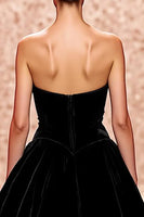 Load image into Gallery viewer, Simple Black Velvet Strapless A Line Long Evening Dress