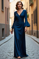 Load image into Gallery viewer, Mermaid Navy V-Neck Long Mother of the Bride Dress with Sleeves