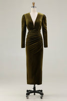 Load image into Gallery viewer, Olive Sheath Velvet Ruched Long Sleeves Holiday Party Dress with Slit