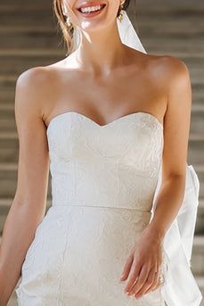 Simple White Sweetheart Jacquard Bodycon Short Wedding Dress