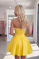Load image into Gallery viewer, Butter Yellow Strapless Corset A Line Short Homecoming Dress with Pearls