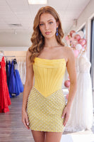 Load image into Gallery viewer, Black Corset Strapless Short Tight Homecoming Dress with Pearls