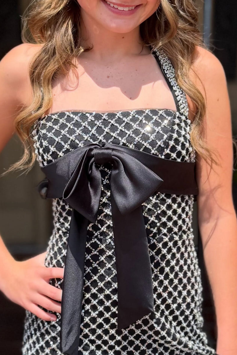 Load image into Gallery viewer, Black Bodycon Halter Neck Short Perals Homecoming Dress with Bow