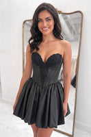 Load image into Gallery viewer, Black Corset Sweetheart Short Homecoming Dress with Appliques