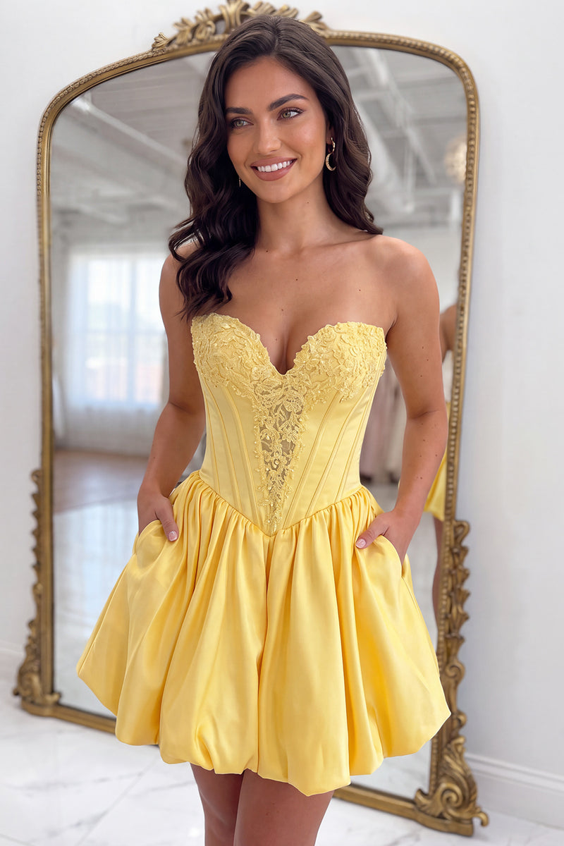 Load image into Gallery viewer, Black Corset Sweetheart Short Homecoming Dress with Appliques