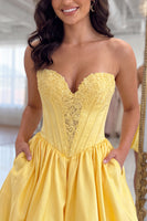 Load image into Gallery viewer, Black Corset Sweetheart Short Homecoming Dress with Appliques