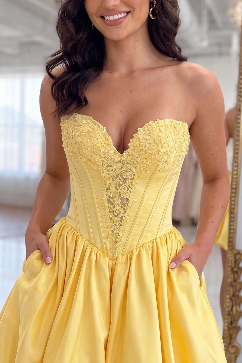 Load image into Gallery viewer, Black Corset Sweetheart Short Homecoming Dress with Appliques