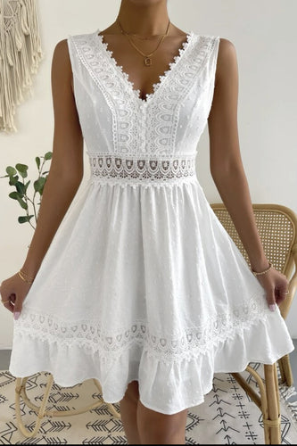 White V-Neck Sleeveless Graduation Dress with Lace