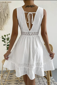 White V-Neck Sleeveless Graduation Dress with Lace