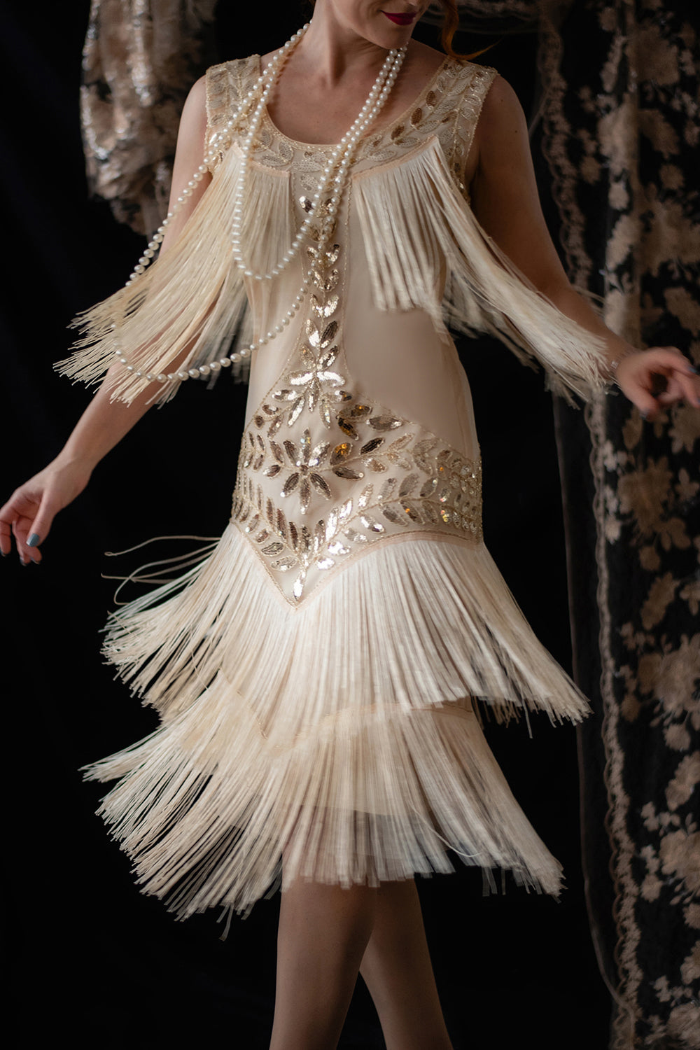 Queendancer Women 1920s Gatsby Dress Champagne Scoop Neck Vintage Dress with Fringes